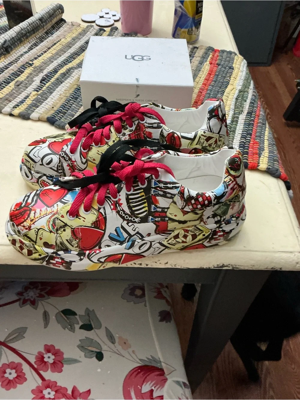 Women's colorful graphic sneakers with red and black laces size 43 EU
